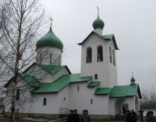 средняя зарплата ленинградской области в 2018